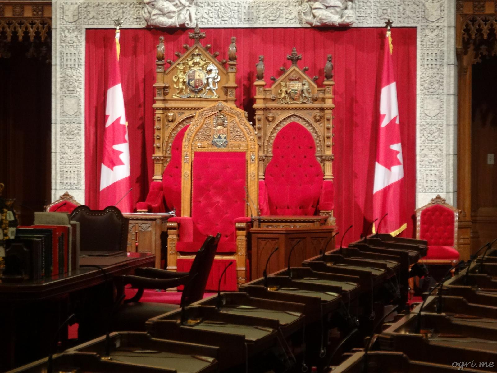 omq35_ottawa-parliament-23-senat-throne
